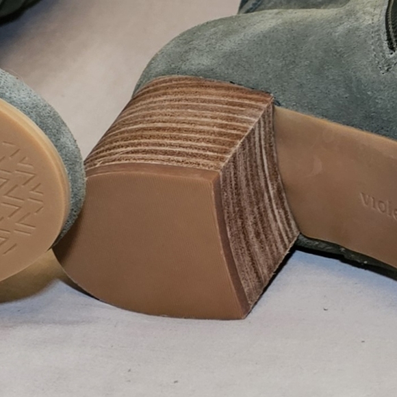 Elegant Olive Suede 2" Heeled Boots Women's 11 with Bowtie and Zippered Detail - Picture 2 of 9